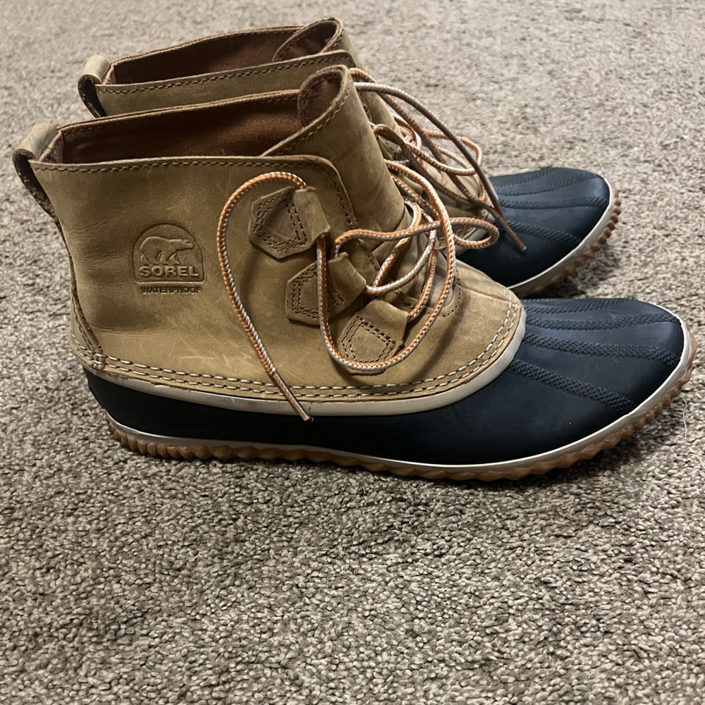 Sorel Women's Two-Tone Waterproof Lace-Up Boot - Tan & Black